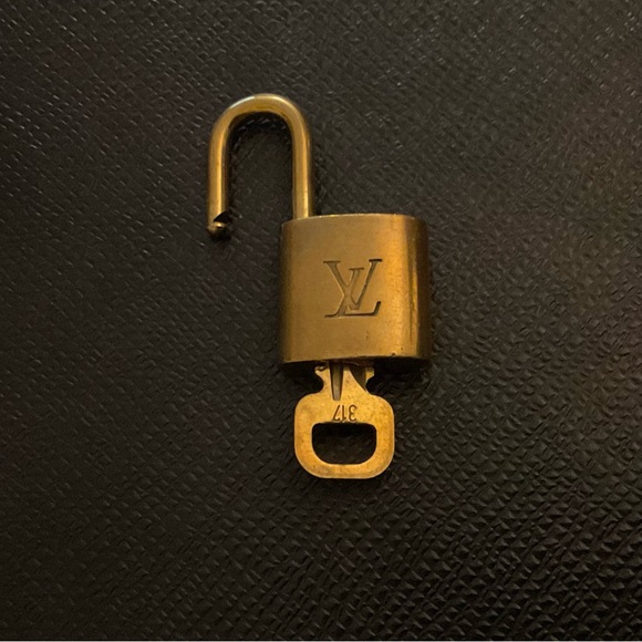 Louis Vuitton Vintage Solid Brass Padlock & Matching Key #317 — Made in France - Picture 3 of 5